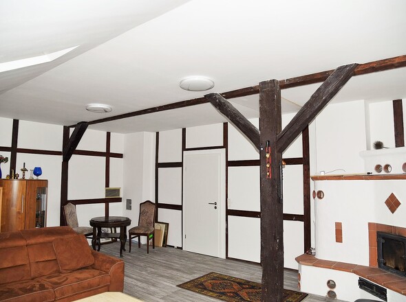 Wohnzimmer mit Kamin