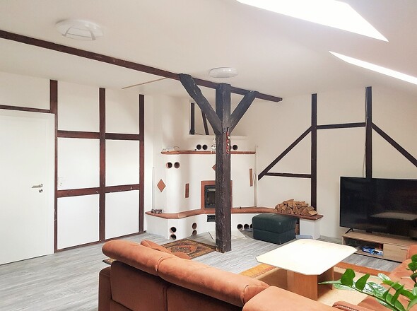 Wohnzimmer mit Kamin