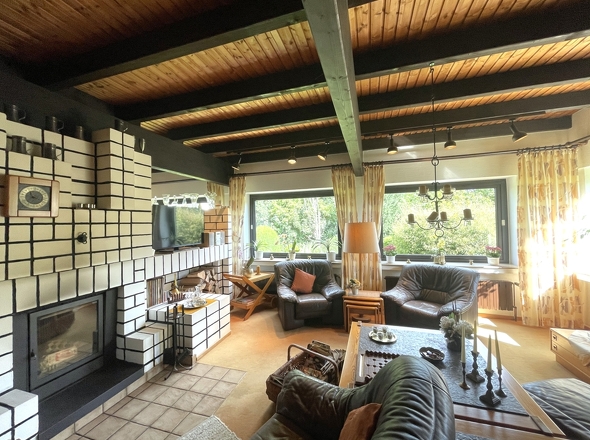 Wohnzimmer mit tollem Innenkamin