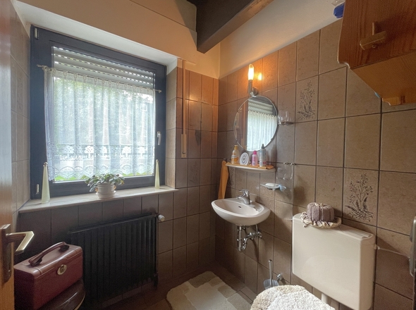 Gäste-WC mit Fenster