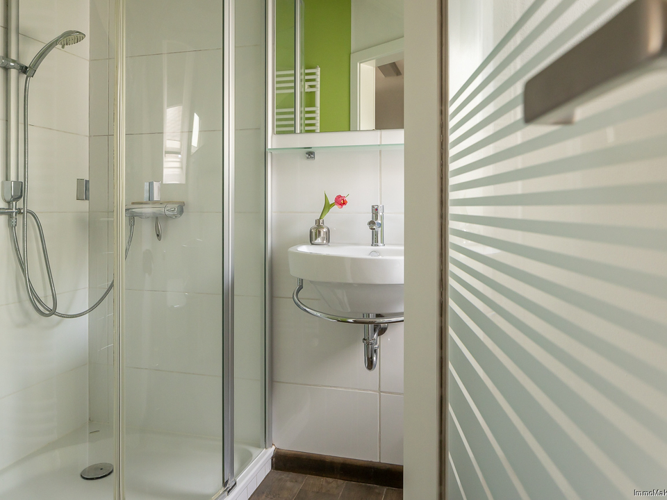 Wohnhaus Bad am Schlafzimmer