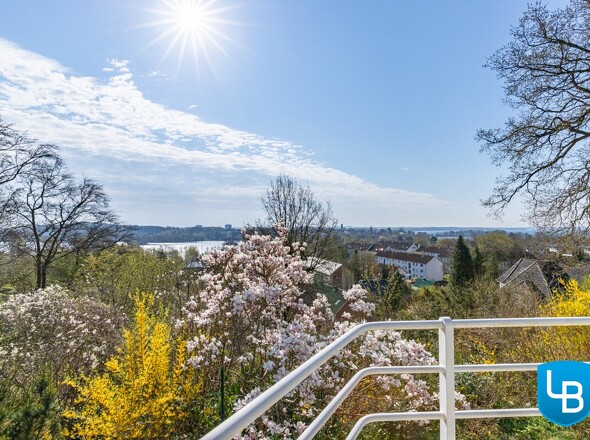 Panoramablick auf die umliegenden Seen