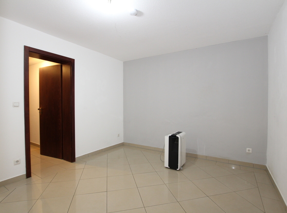 Durchgangszimmer Souterrain