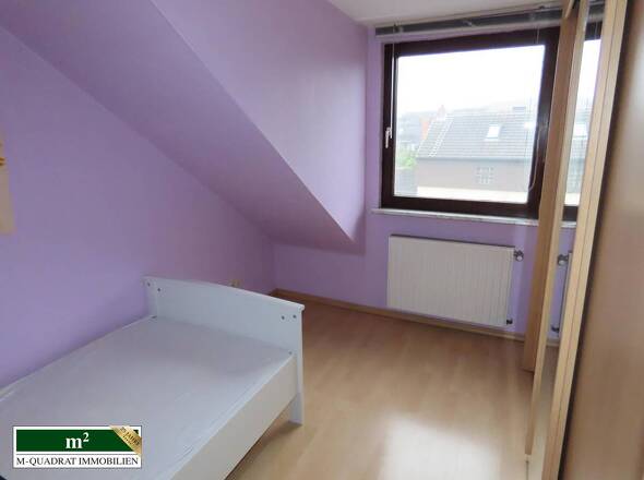 Schlaf-/ Kinderzimmer DG