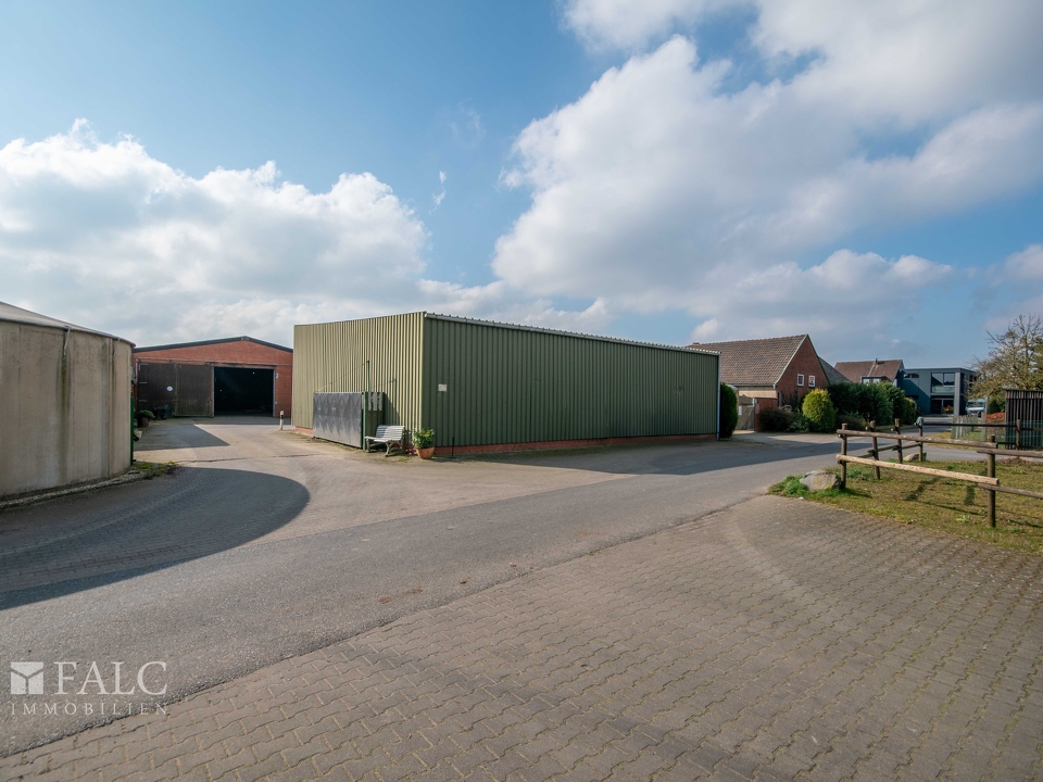 Zufahrt Hof und Halle