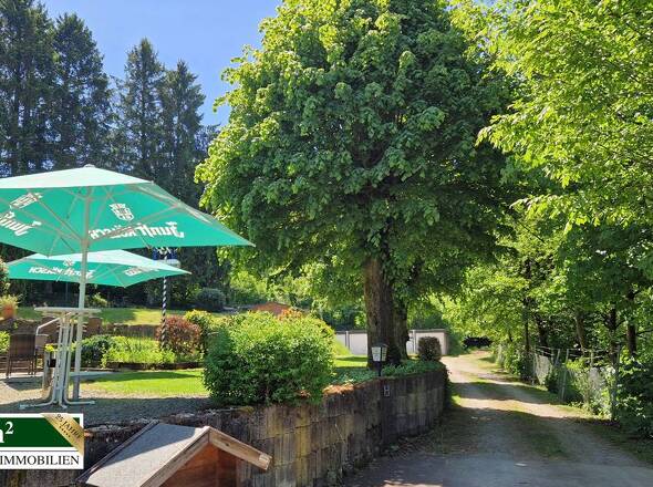 Zufahrt zu den Garagen