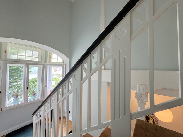 Stilvoller Aufgang zum Obergeschoss