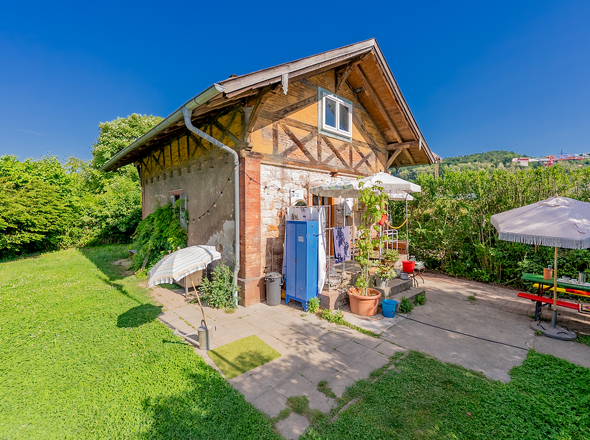 Charmantes Haus von vorne