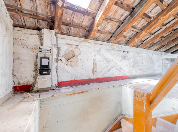 Zähler neben der Treppe