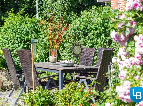 Ein Platz zum entspannen auf der Terrasse