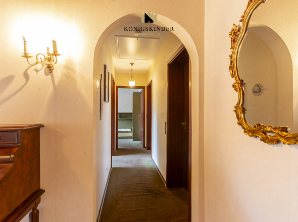 Kleiner Gang zum Schlaf- und Nassbereich