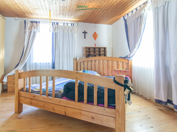 Lichtverwöhntes Schlafzimmer im OG