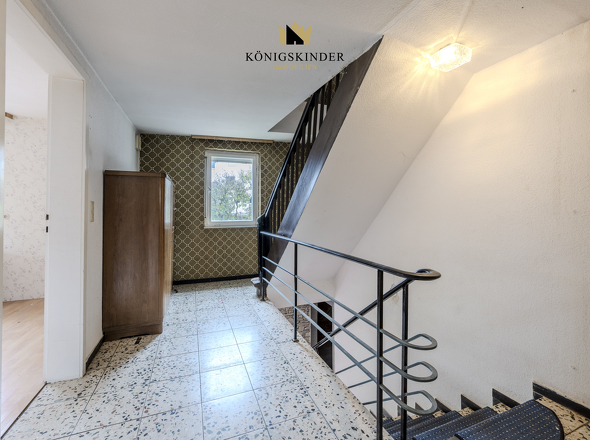 Zugang zu Ober- und Dachgeschoss