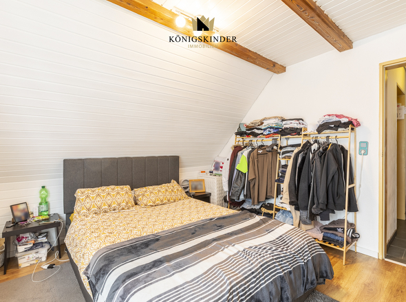  Schlafzimmer  mit direktem Zugang zum Balkon