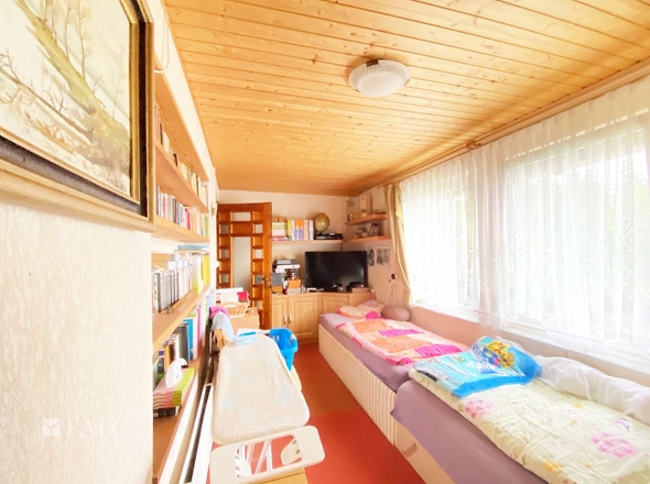 Kinder-/Schlafzimmer