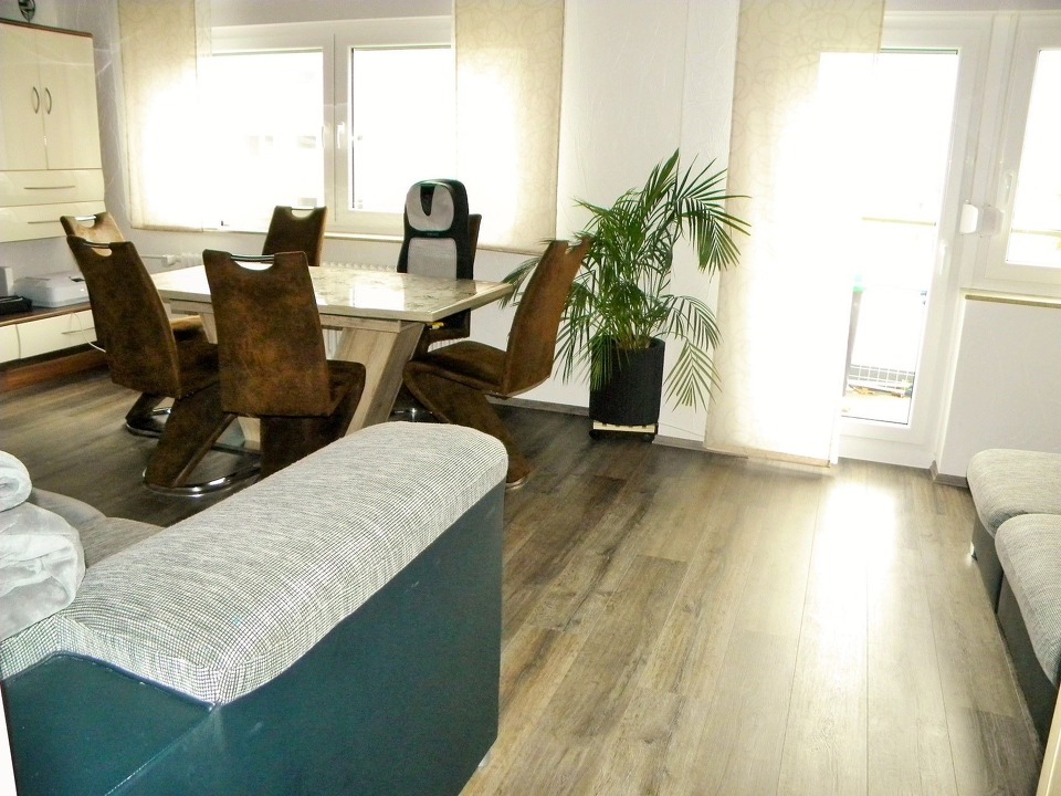 Wohnzimmer und Essbereich