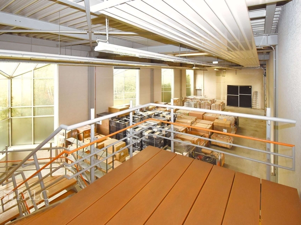 Treppe zur Lagerhalle