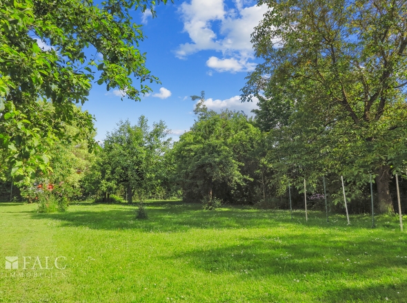 Garten o. Platz für Wohnhaus