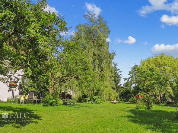 Garten o. Platz für Wohnhaus