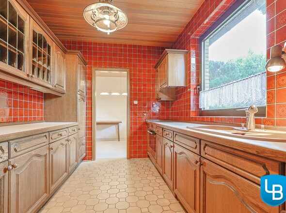 Küche mit Einbauten 