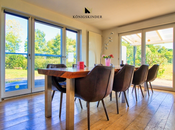 bietet sich ein herrlicher Blick ins Freie