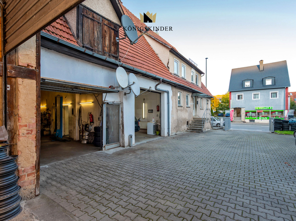 ...in den großen Hof...