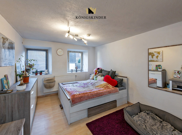 ...direkt gegenüber das große Schlafzimmer.