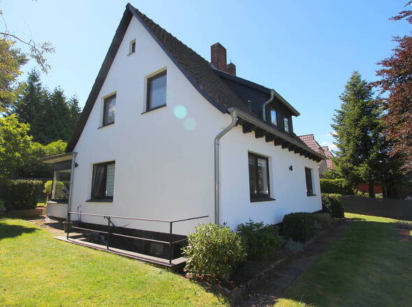 EFH aus südöstlicher Richtung betrachtet