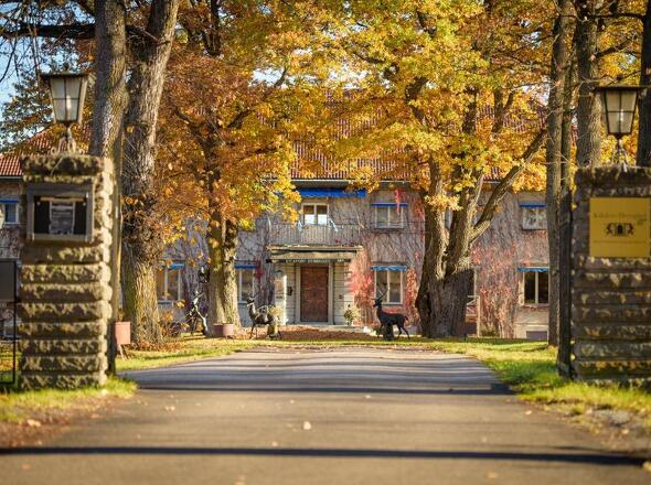 Herrgard-Ansicht-front
