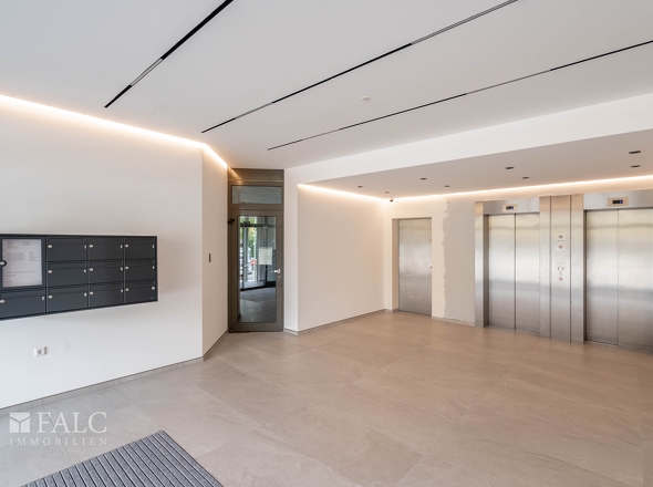 Hauseingang - Liftanlage