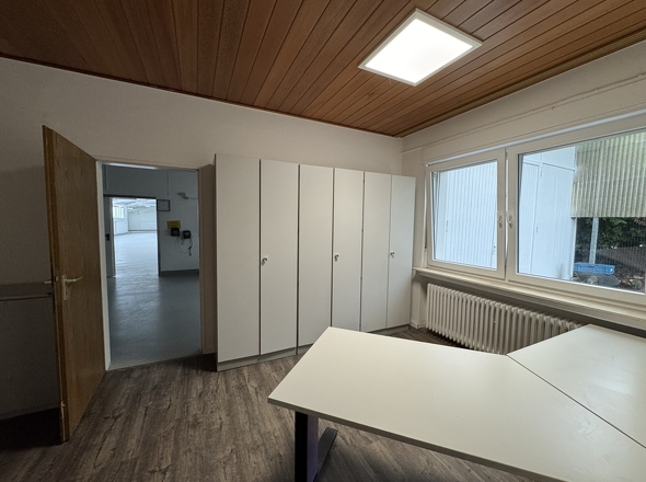 Durchgang/Büro Richtung Halle