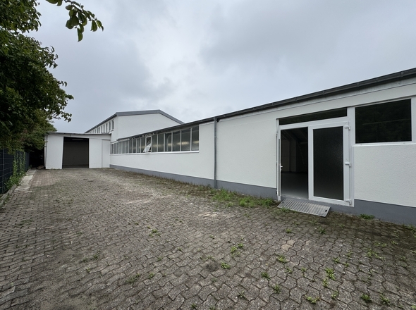 Außenstellfläche im Hof