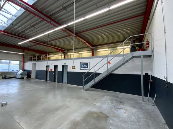 Produktionshalle 2  mit Hochlager