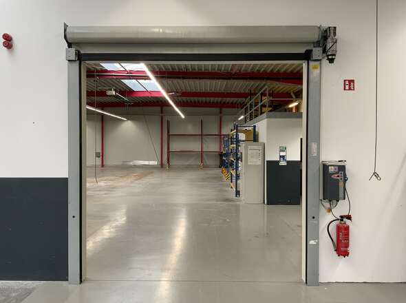 Durchgang von Produktionshalle in Anlieferungshalle