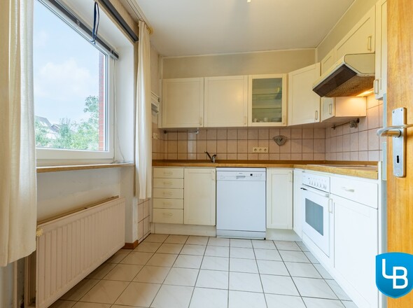 Freundliche Küche mit viel Licht