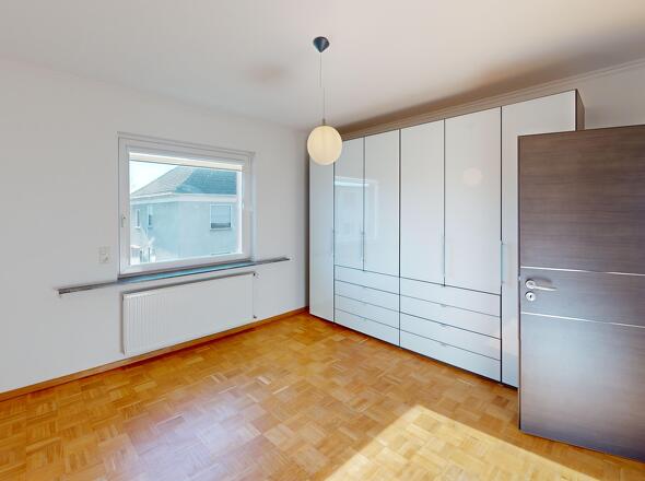 Großzügiges Schlafzimmer