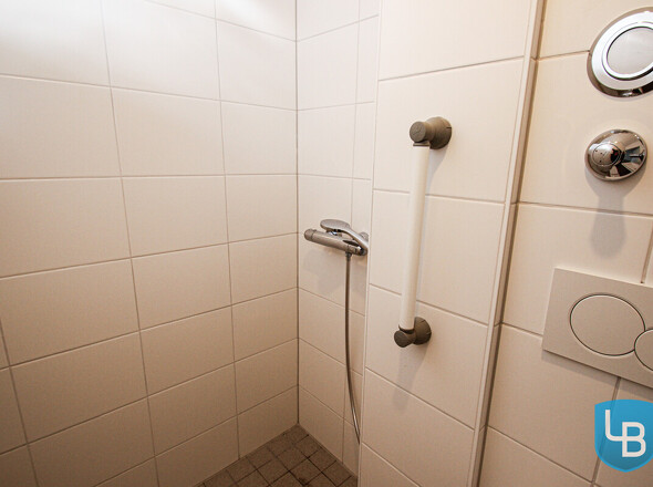 ..mit bodentiefer Dusche