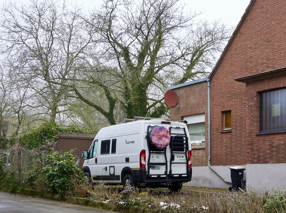 Linke Garageneinfahrt