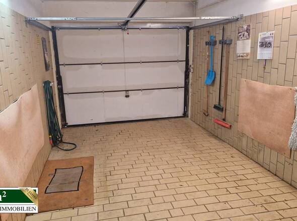 Garage mit Zugang ins Haus