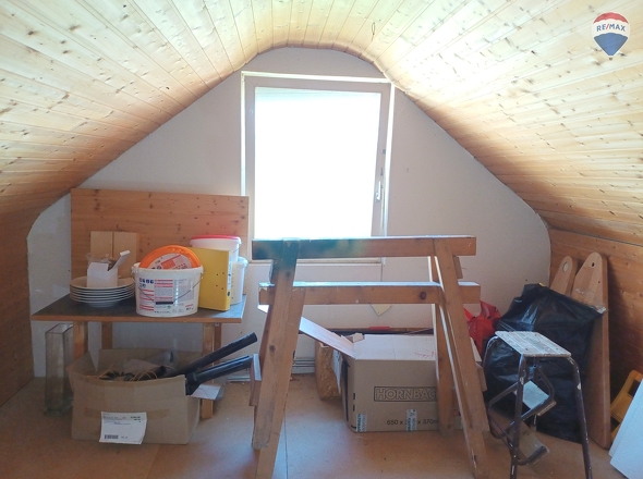 Bastelzimmer mit Alpensicht 01