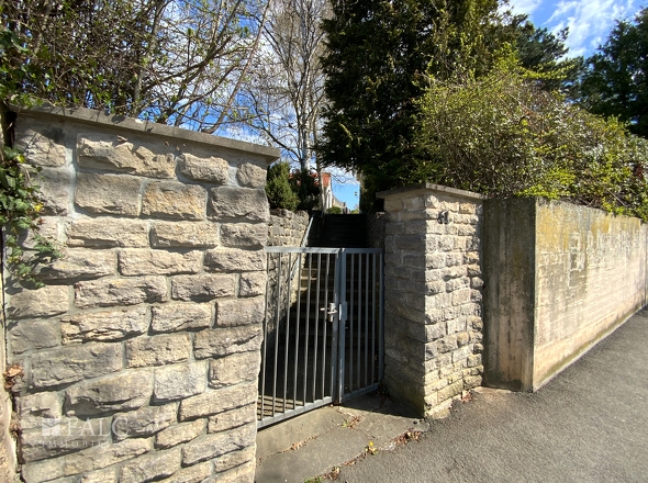 Eingangstor Hauptstr.