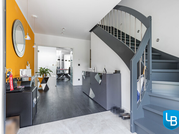 Flur mit Treppenaufgang