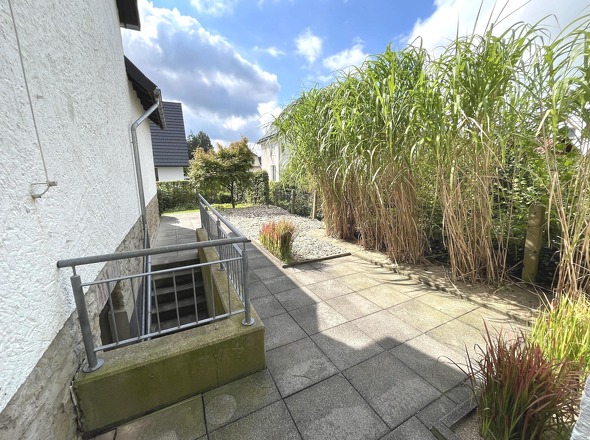 Natürlich gibt es eine Kelleraußentreppe 