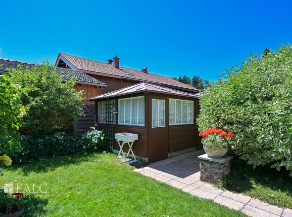 Garten mit Gartenhaus