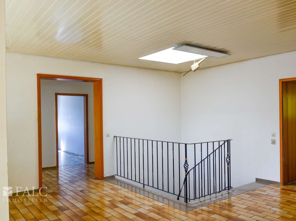 Flur mit Treppenaufgang