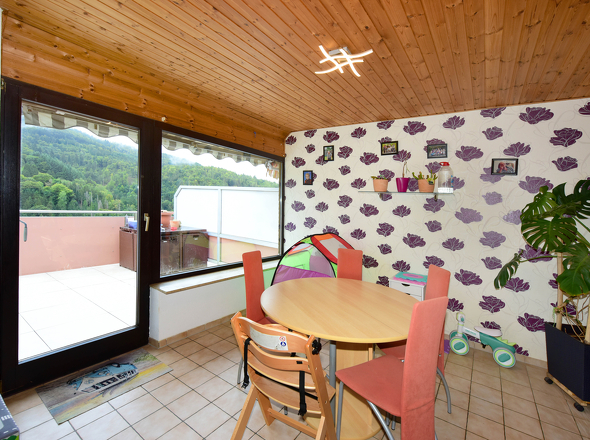 Wohnzimmer/Essbereich mit Zugang Balkon