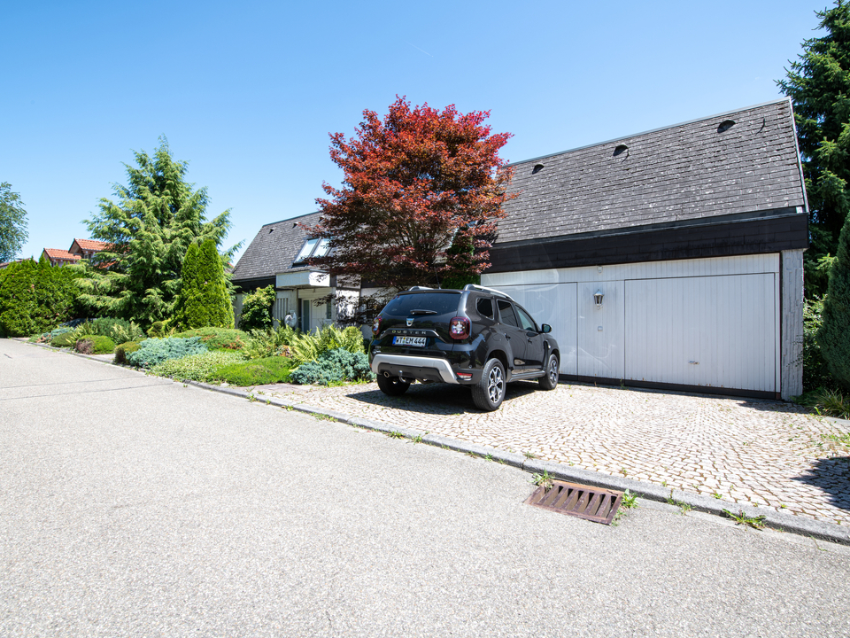 Aussen strassenseitig 1