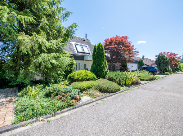 Aussen strassenseitig 3