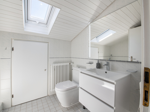 DG Badezimmer m. Sitzbadewanne