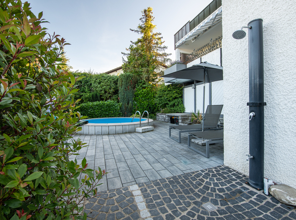UG Terrasse Pool Aussendusche